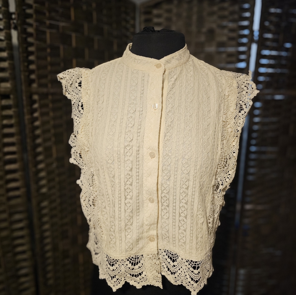 NEW Blouse bottons down